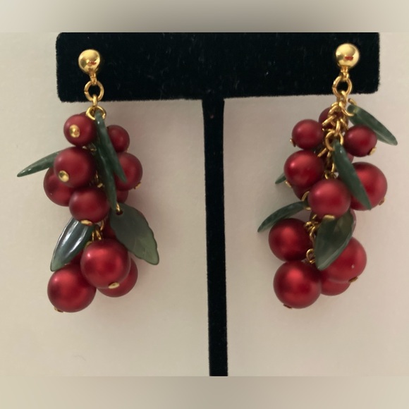 VTG Avon Berry leaf gold earrings - Picture 3 of 7
